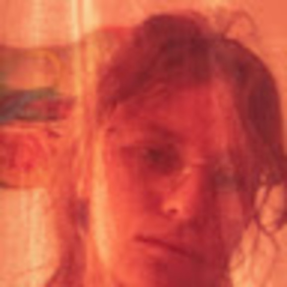 Meet your Posher, Ali - Picture 1 of 3